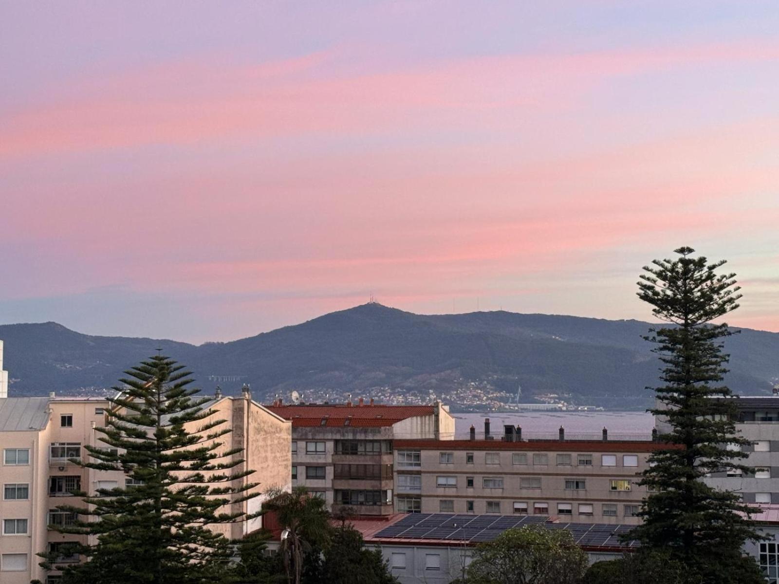 Moderno Apartamento Con Vistas A La Ria De Vigo Exterior photo